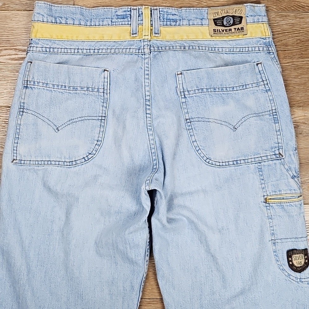 Vintage 90s Levi's Silver Tab 549 Baggy Fit Light Wash Yellow Contrast Trim Jean - Picture 2 of 16